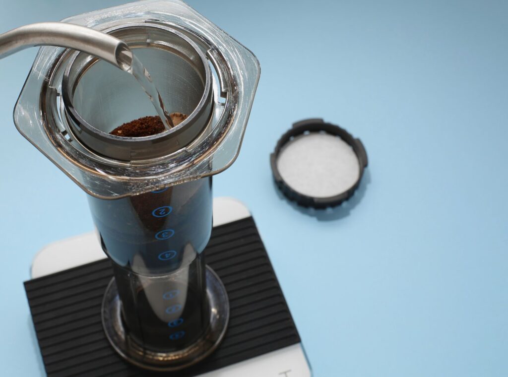 Jak parzyć kawę za pomocą ekspresu AeroPress