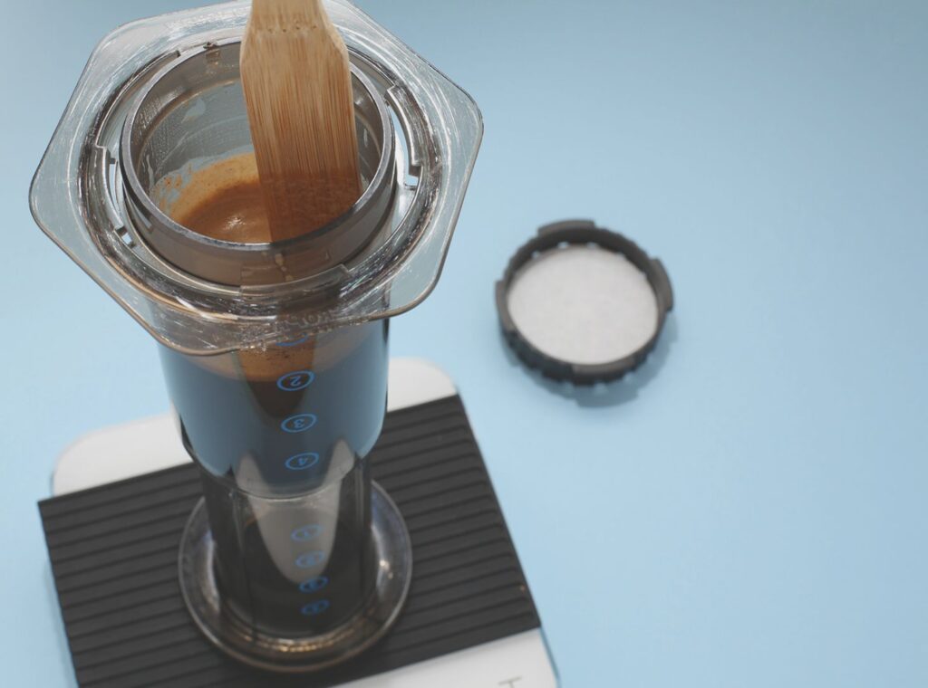 Jak parzyć kawę za pomocą ekspresu AeroPress