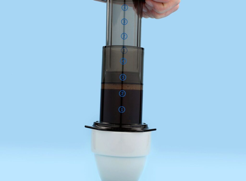 Jak parzyć kawę za pomocą ekspresu AeroPress