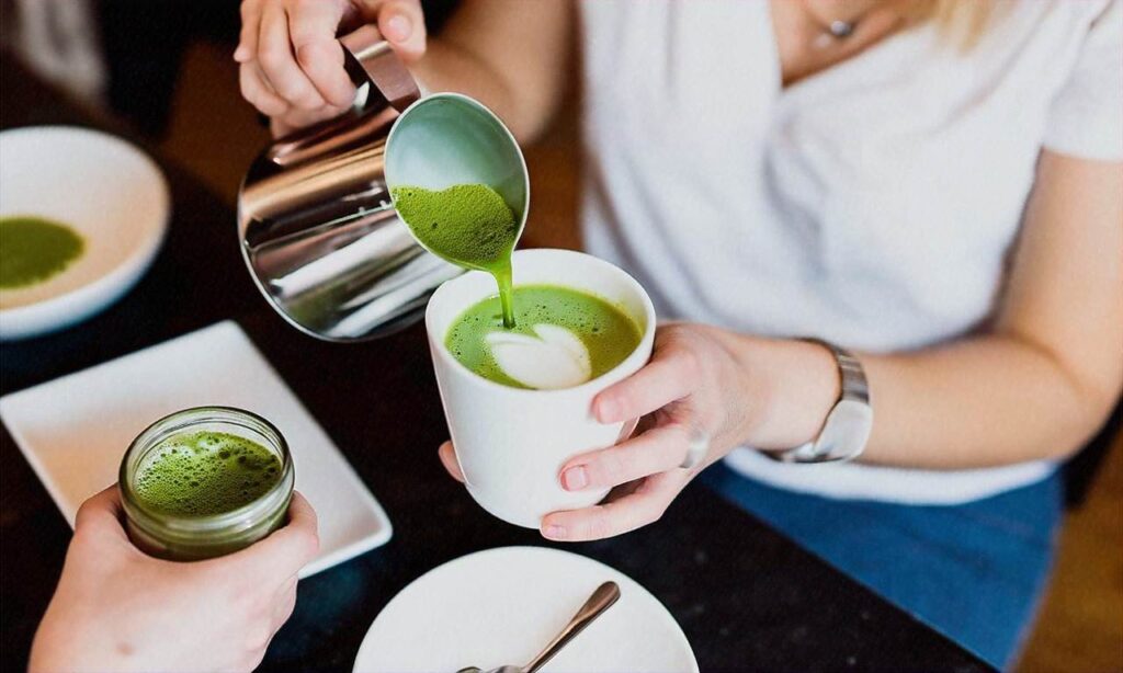Przewodnik dla początkujących: jak przygotować napoje matcha jak w kawiarni - część druga