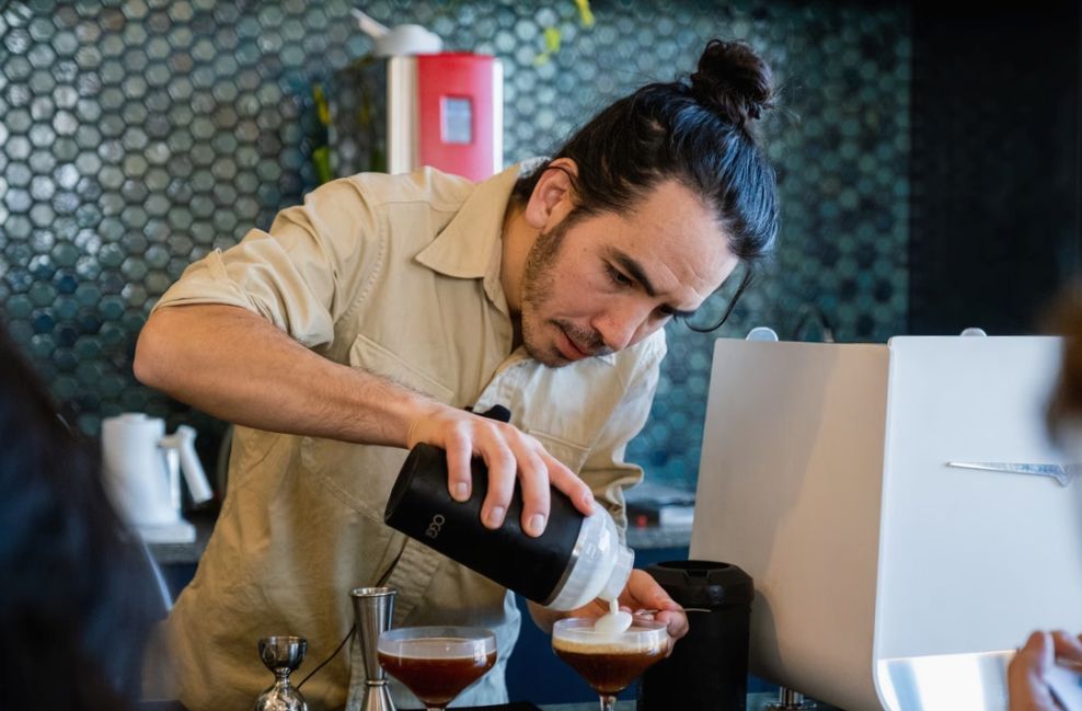 Bliższe spojrzenie na klasyczne koktajle kawowe: Irish Coffee