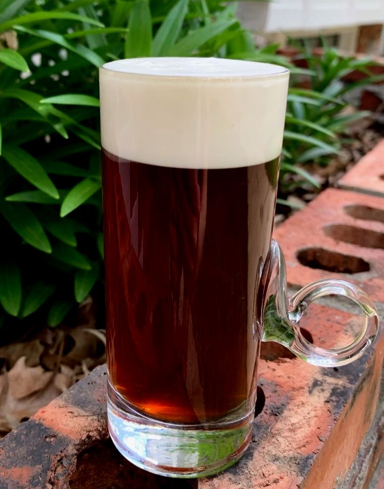 Bliższe spojrzenie na klasyczne koktajle kawowe: Irish Coffee