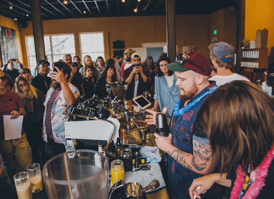 Jak palarnie kawy mogą pozostać dochodowe, jednocześnie służąc swojej społeczności