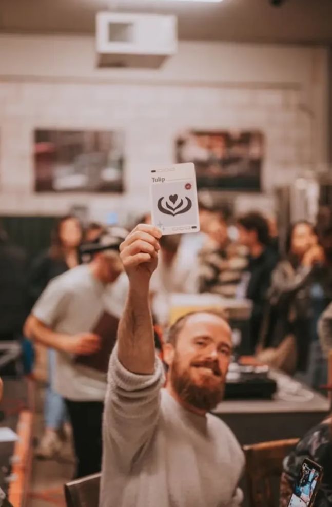 Rozwijaj swoje umiejętności latte art z nową grą karcianą „Throw It Down"