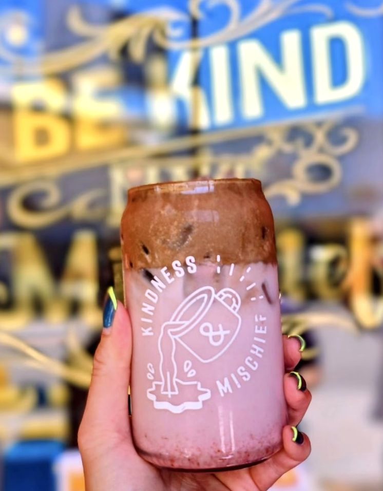 Studium przypadku: Jak jedna kawiarnia w Los Angeles pokonuje trudności