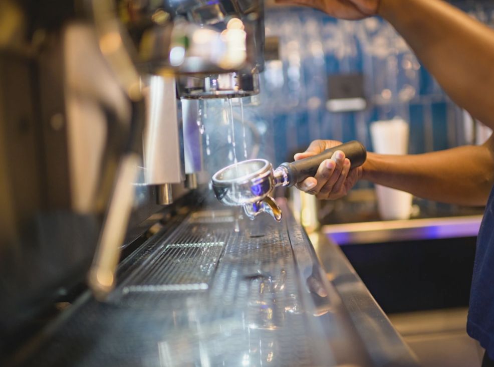 Jaki rzeczywisty wpływ ma stan sprzętu na jakość kawy?