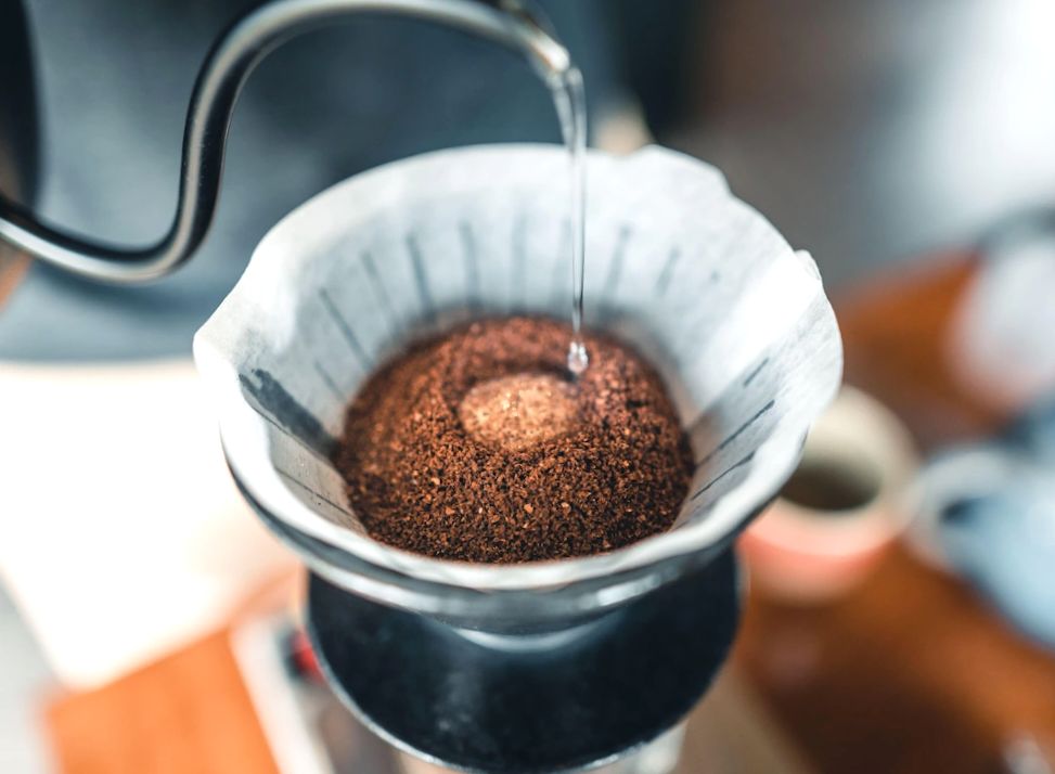 Mieszać, zamieszać czy zostawić kożuszek: Czy kawa specialty ma już ustalone zasady?