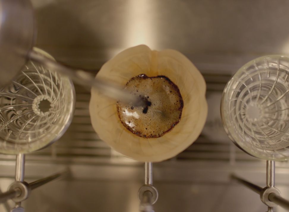 Mieszać, zamieszać czy zostawić kożuszek: Czy kawa specialty ma już ustalone zasady?